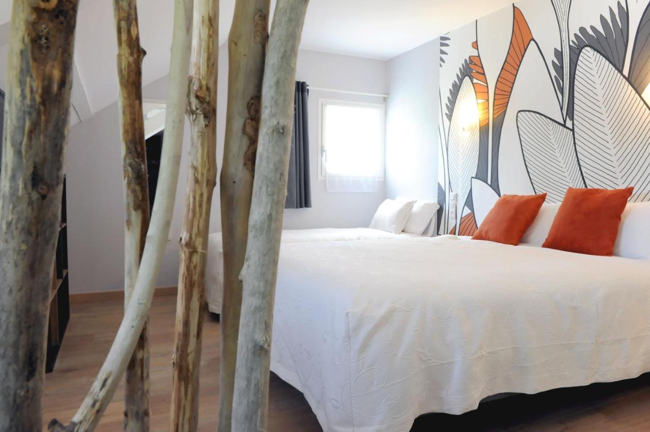 Logis Hotel L'Ayguelade Bielle Esterno foto