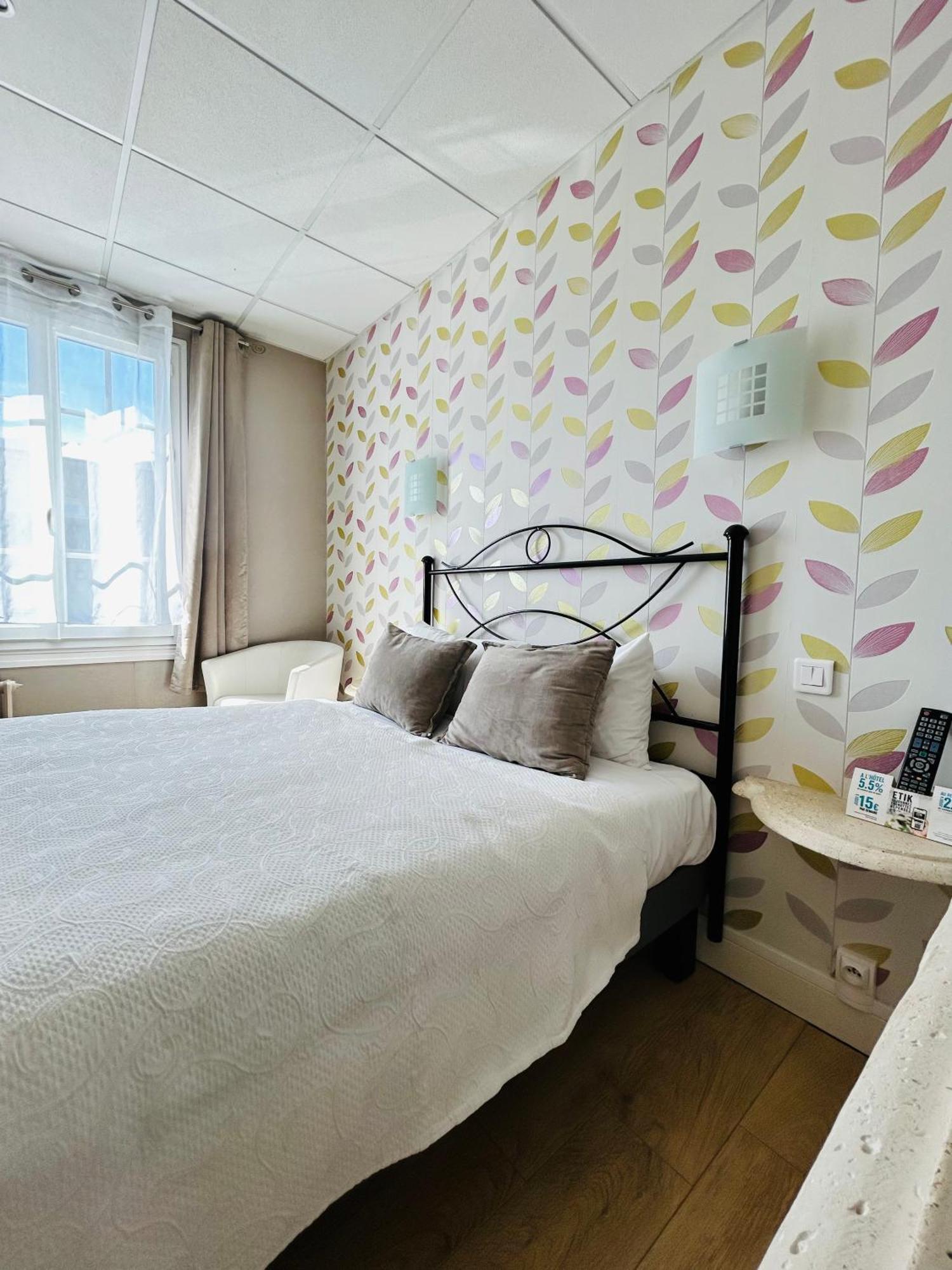 Logis Hotel L'Ayguelade Bielle Esterno foto