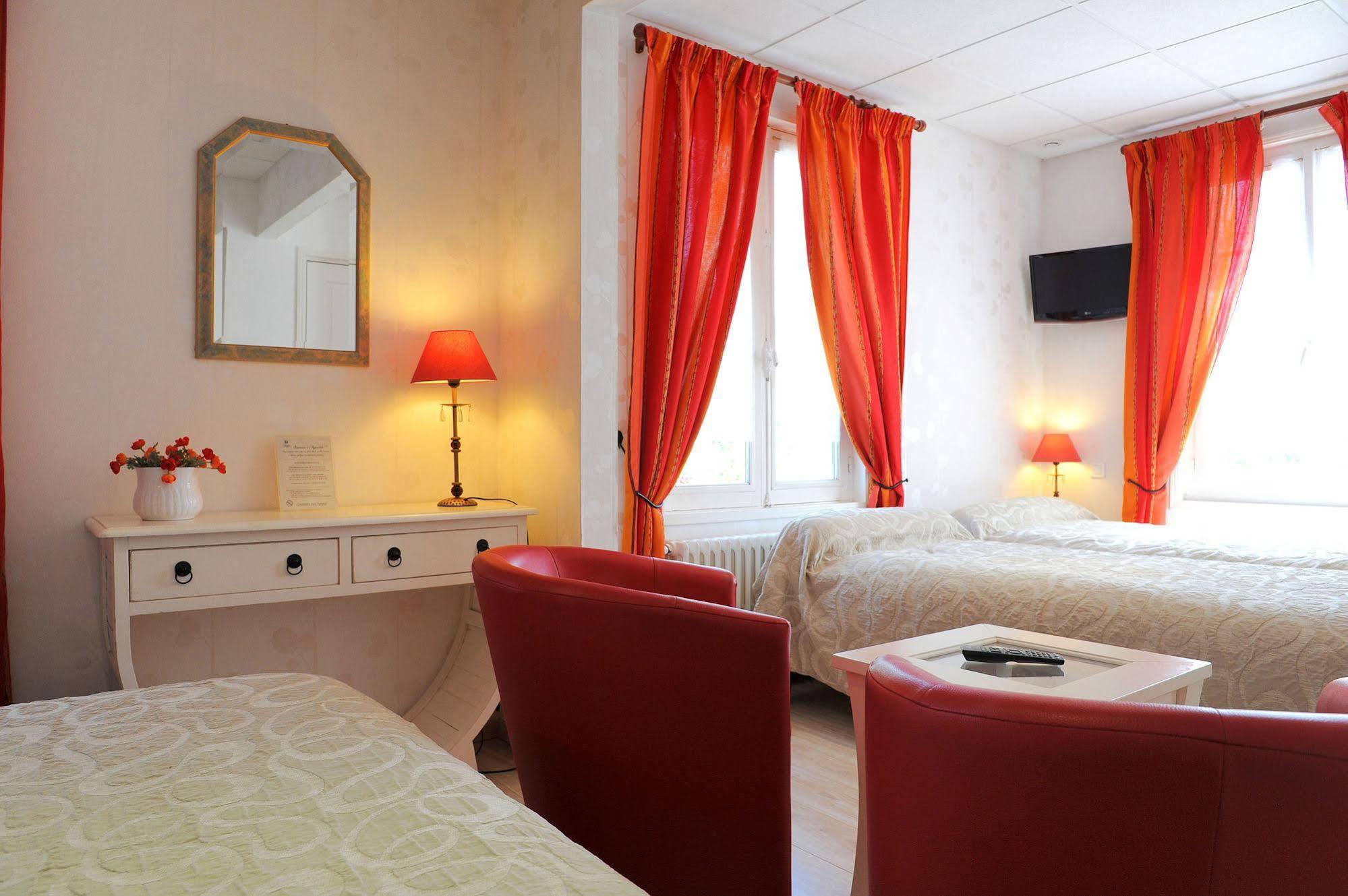 Logis Hotel L'Ayguelade Bielle Esterno foto