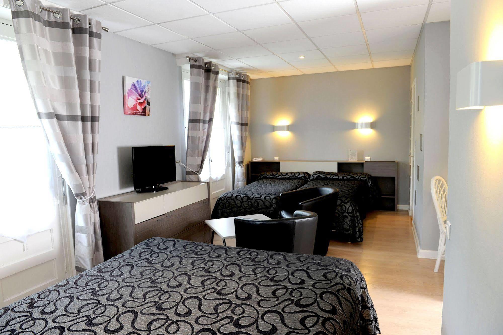 Logis Hotel L'Ayguelade Bielle Esterno foto