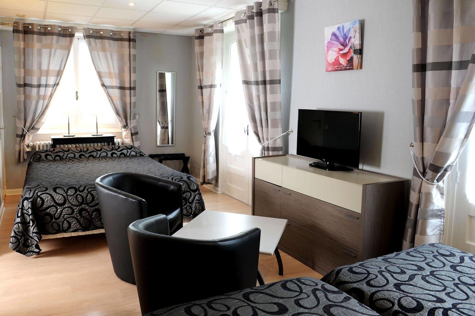 Logis Hotel L'Ayguelade Bielle Esterno foto