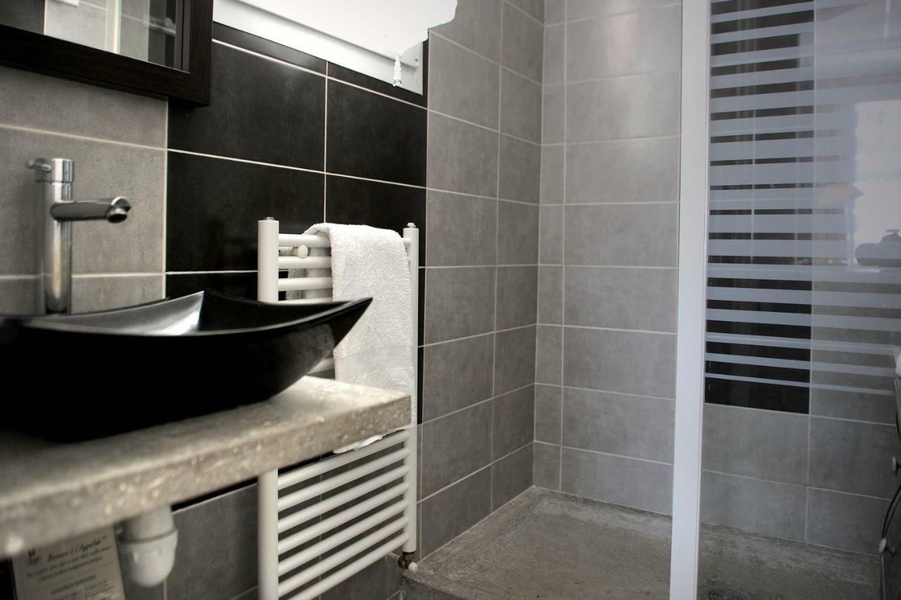 Logis Hotel L'Ayguelade Bielle Esterno foto